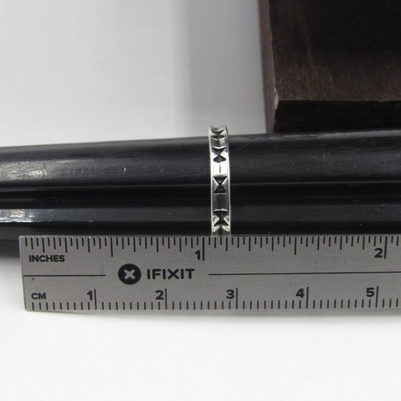 Size 5 Sterling Silver Unique Symbols Band Ring - Picture 6 of 7